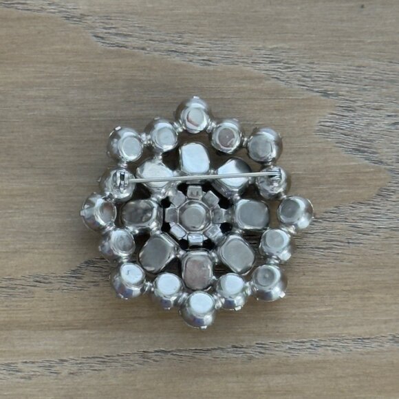 Vintage Rhinestone Brooch Pin Round Floral Design Silver Tone Clear Starburst - Picture 2 of 9